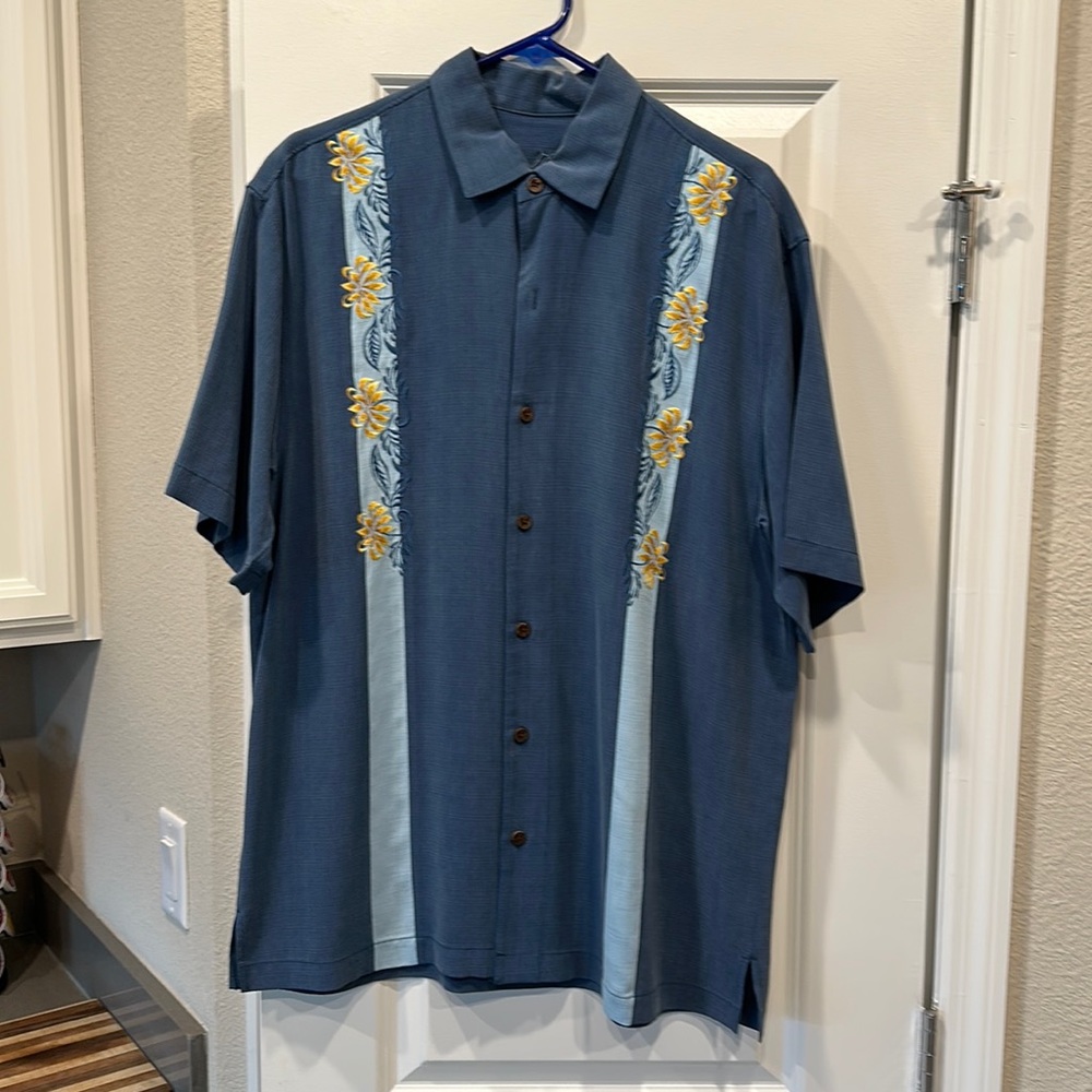 Tommy Bahama silk button-down. Size large.
